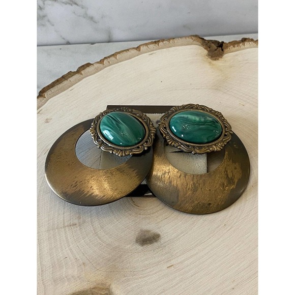 UNIQUE FAUX MALACHITE AND BRASS-TONE VINTAGE CLIP ON EARRINGS - Picture 4 of 9